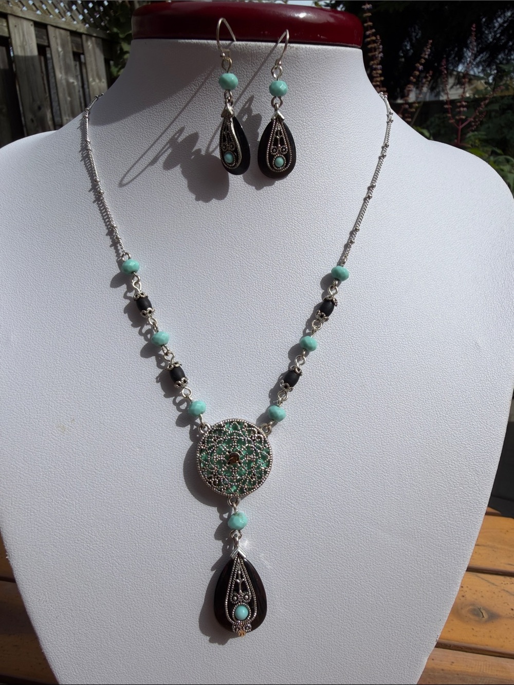 NR Vintage Turquoise & Black Jewelry Set – Necklace & Earrings